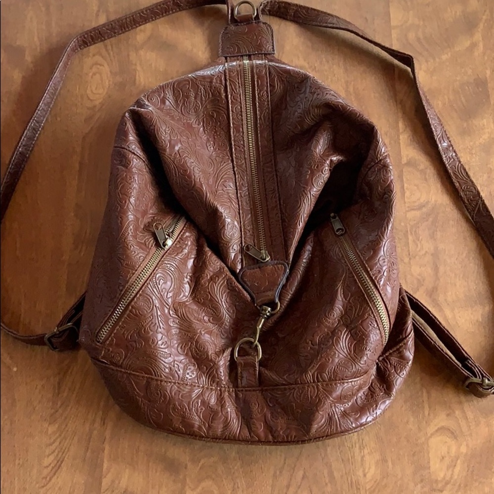 Woman’s mudd faux leather backpack